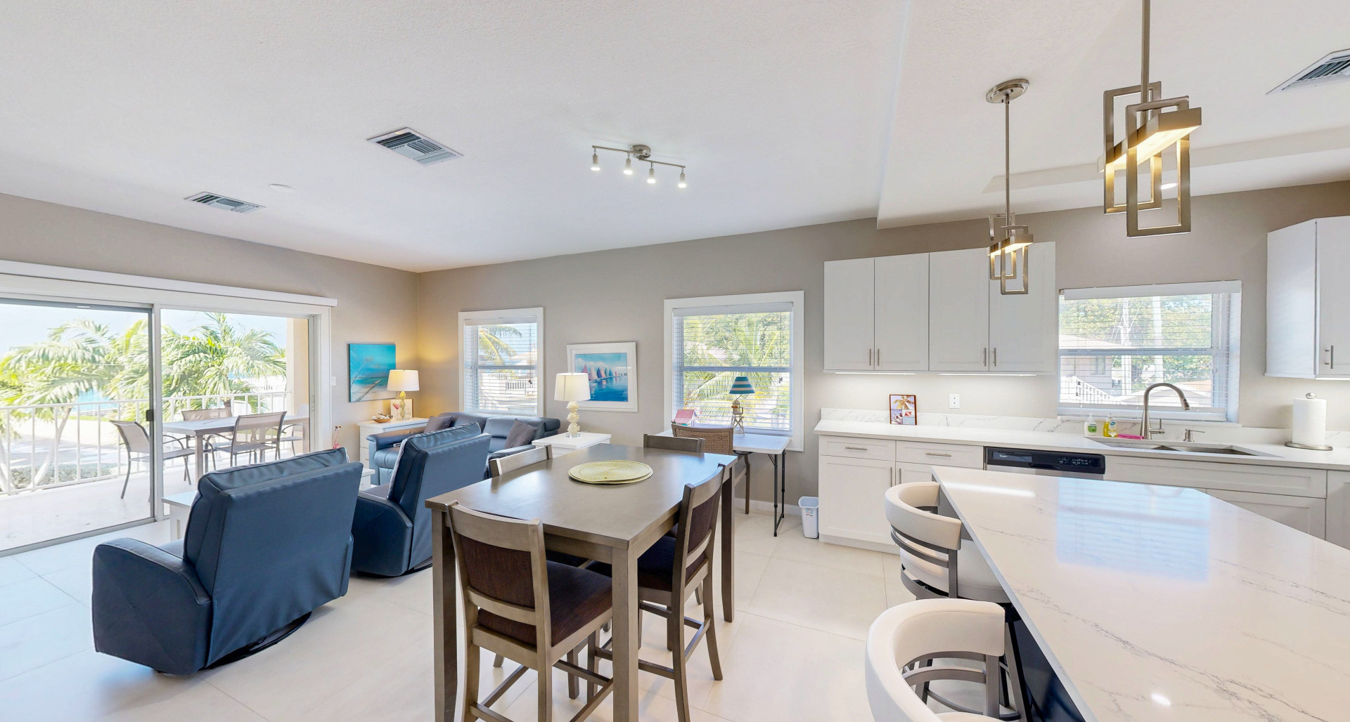 Bonnie’s Arch 2 Bed Oceanview Condo image 1