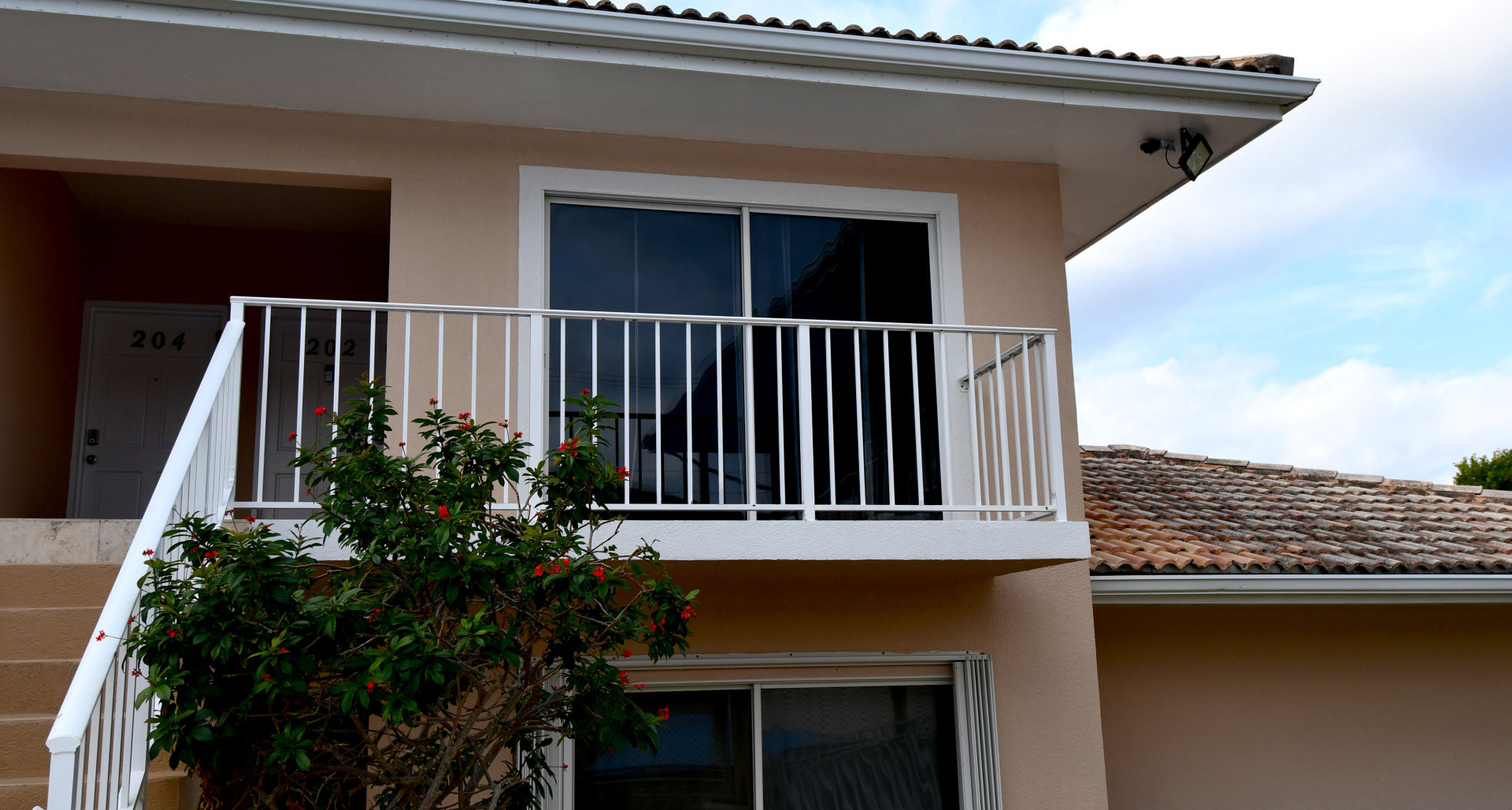 NW Point 2 Bed Oceanview Condo image 1