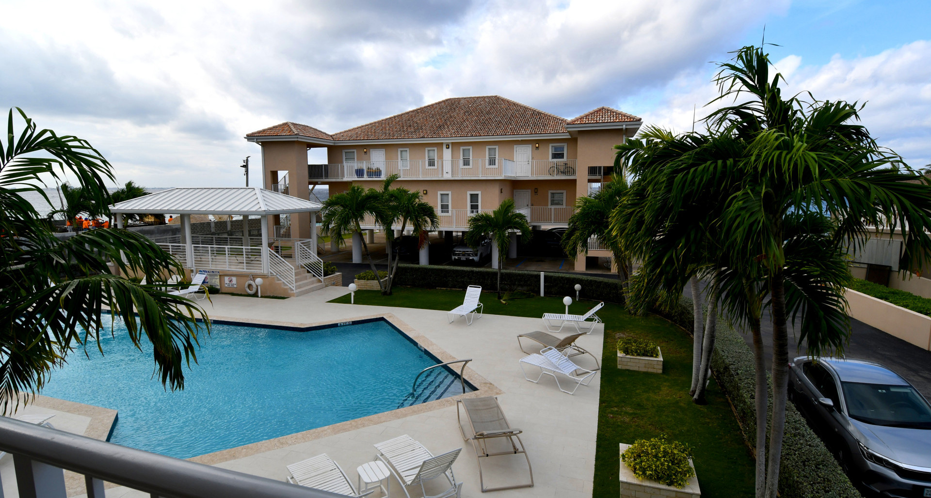 NW Point 2 Bed Oceanview Condo image 2