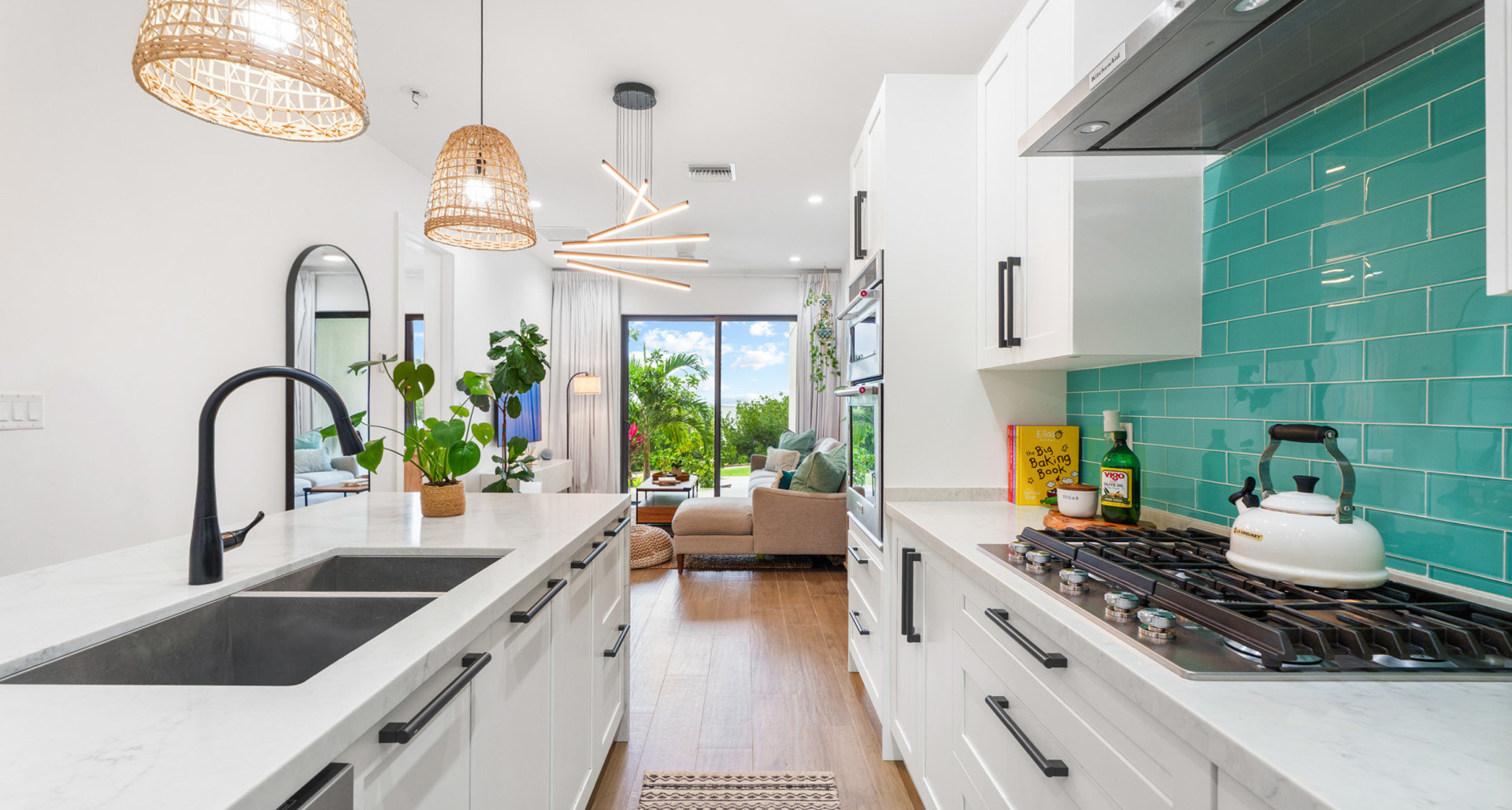 23 ALLURE | EXCEPTIONAL WATERFRONT 2-BED UNIT WITH A HIGHLY MODIFIED LAYOUT image 3