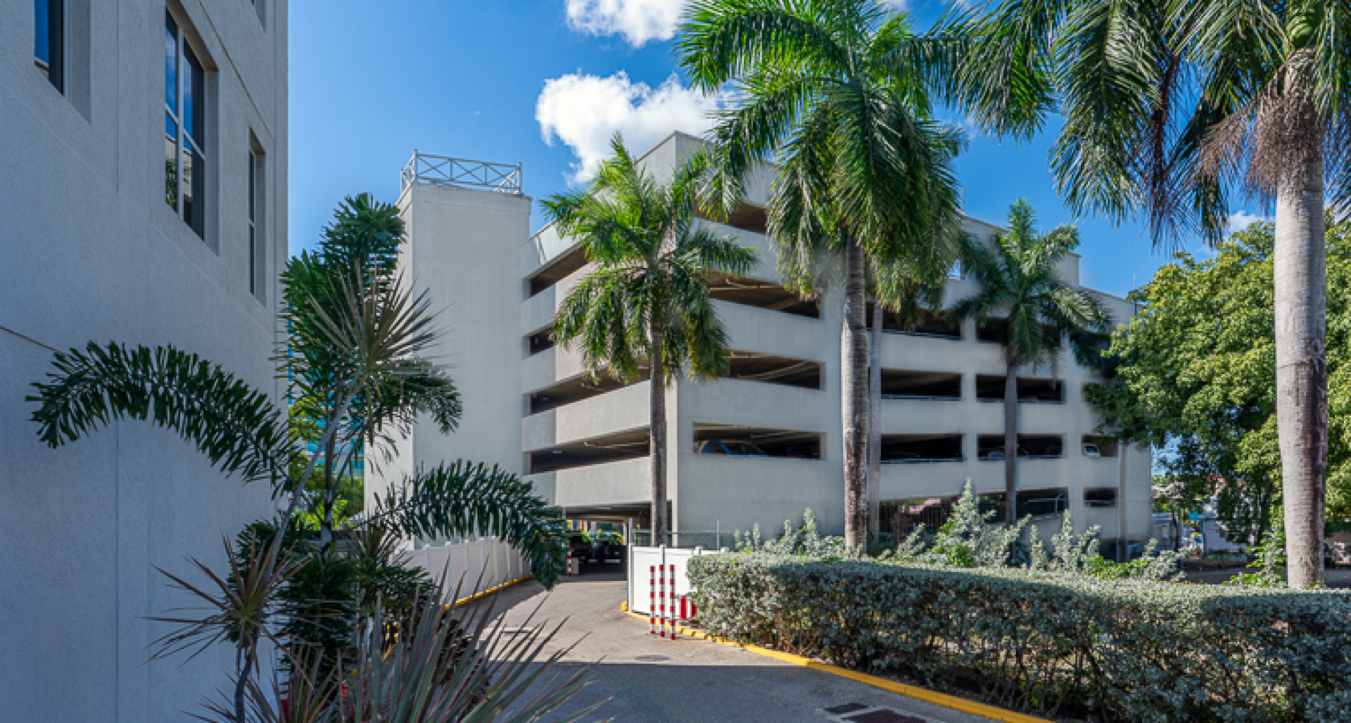 Piccadilly Centre and Parking Garage image 3