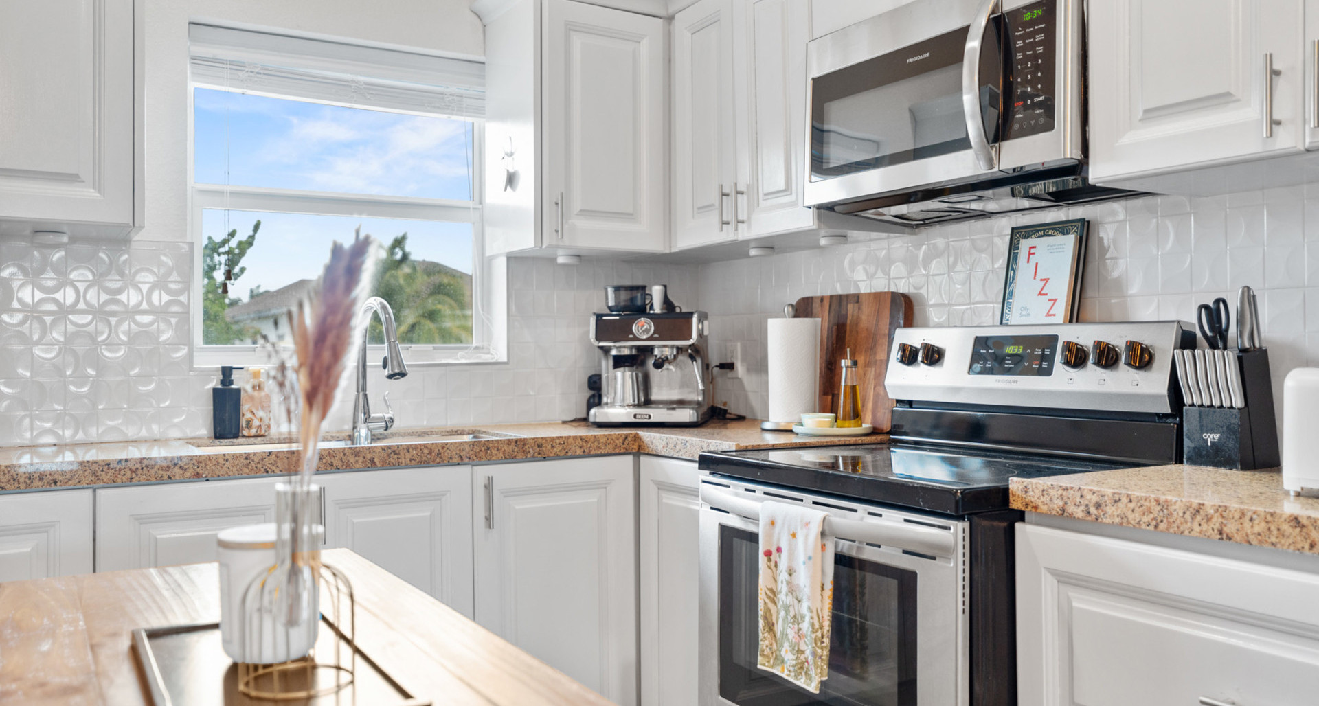 Cherry Tree Villas #4- Lovely 2 bed Near Midlands Acres image 3