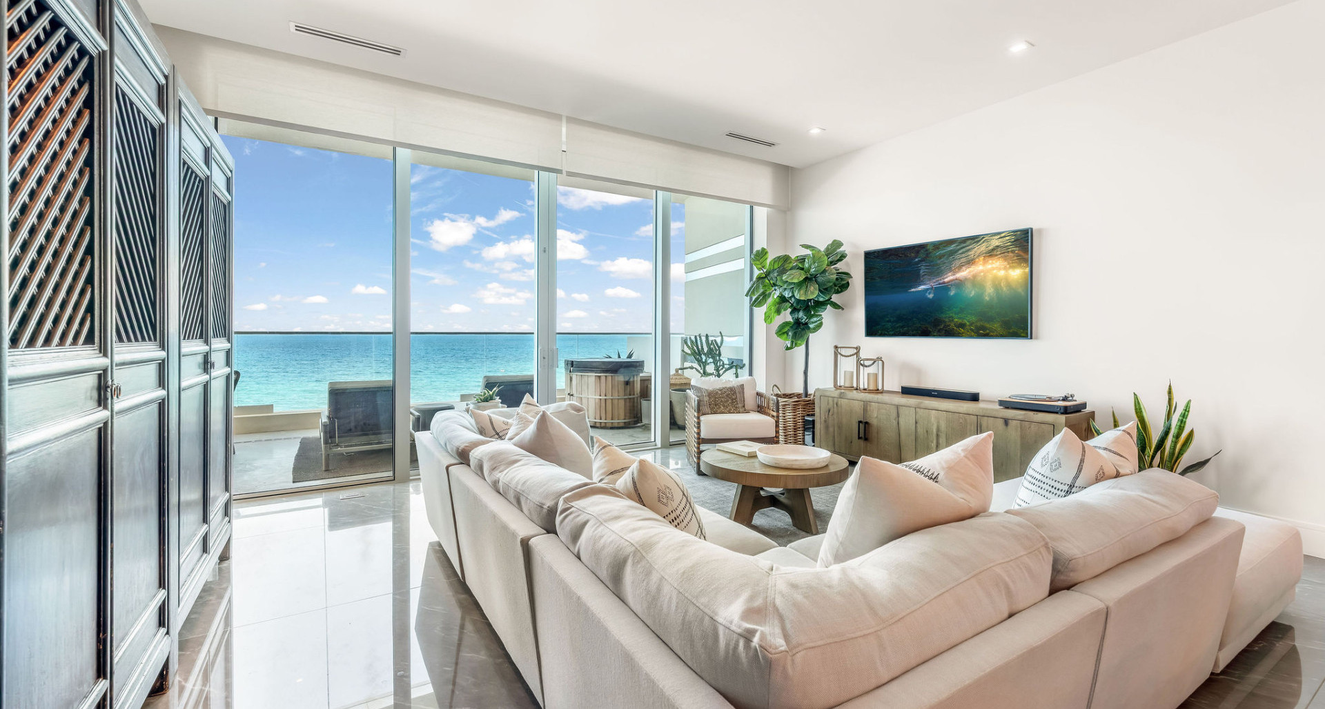 1FIN- Single Level Corner Condo with Excellent Layout image 2