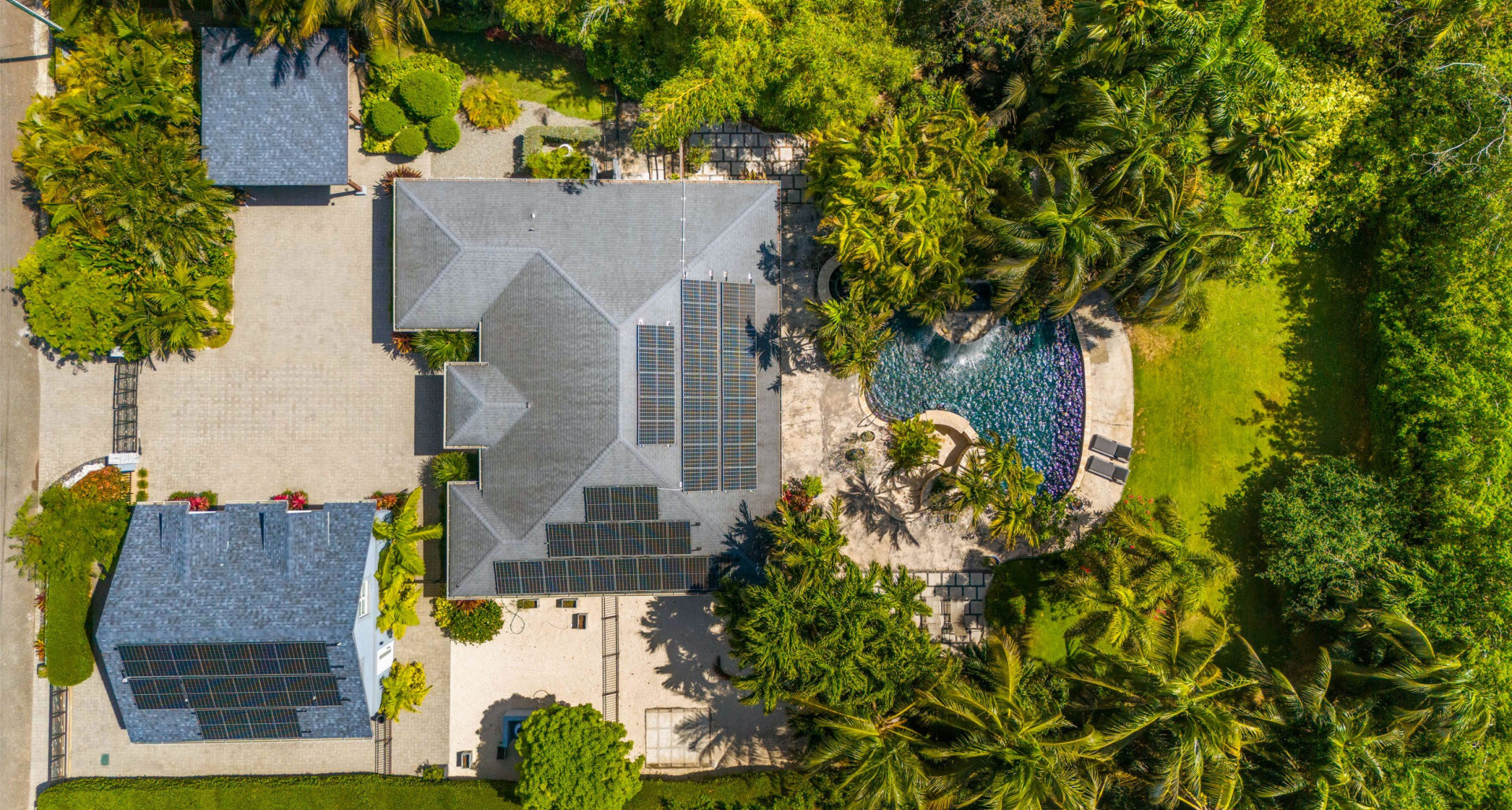 Private Savannah Sanctuary with Resort-Style Grounds and Income Potential image 1