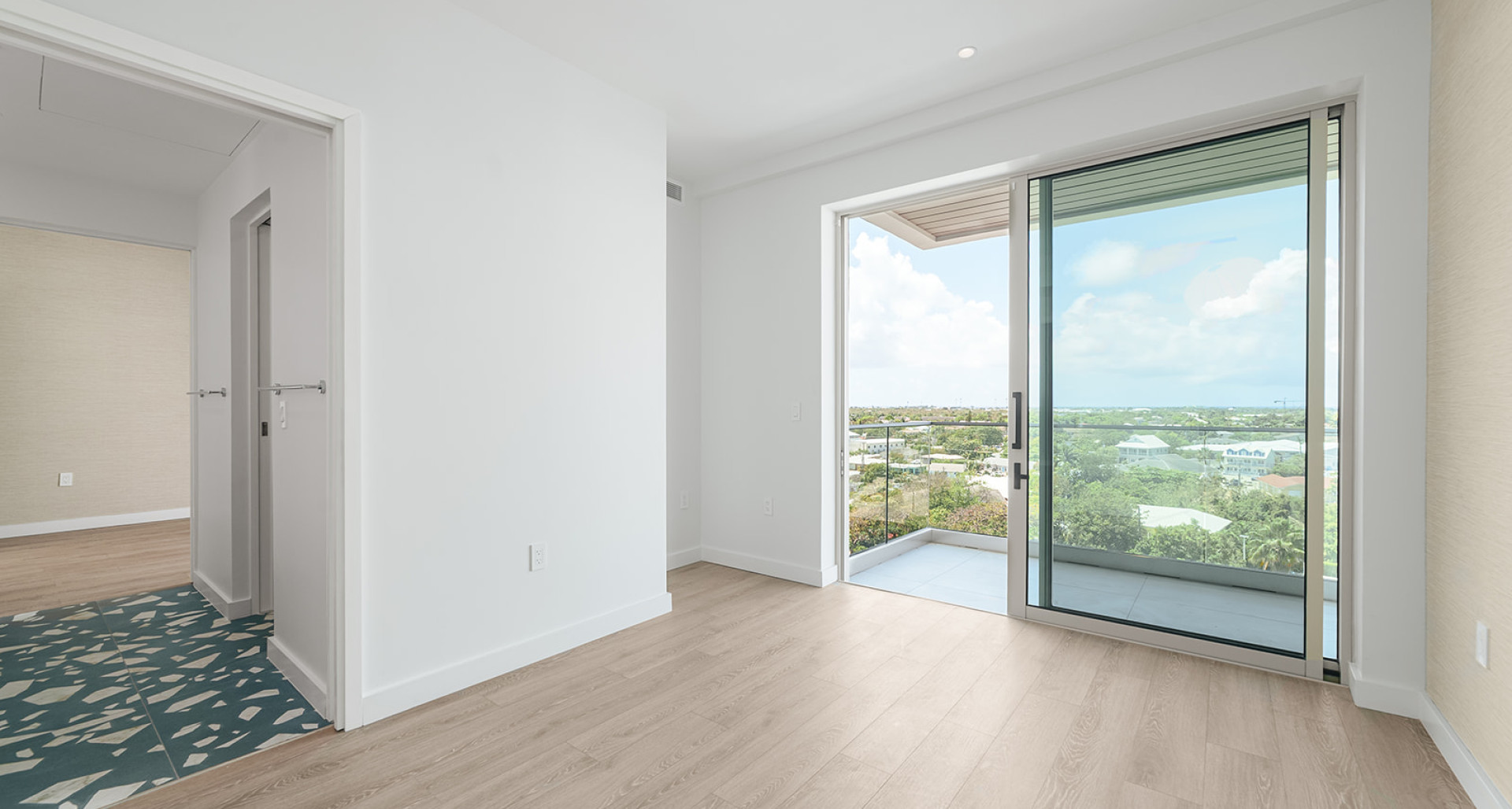 ONEIGT Residences # 702 image 3