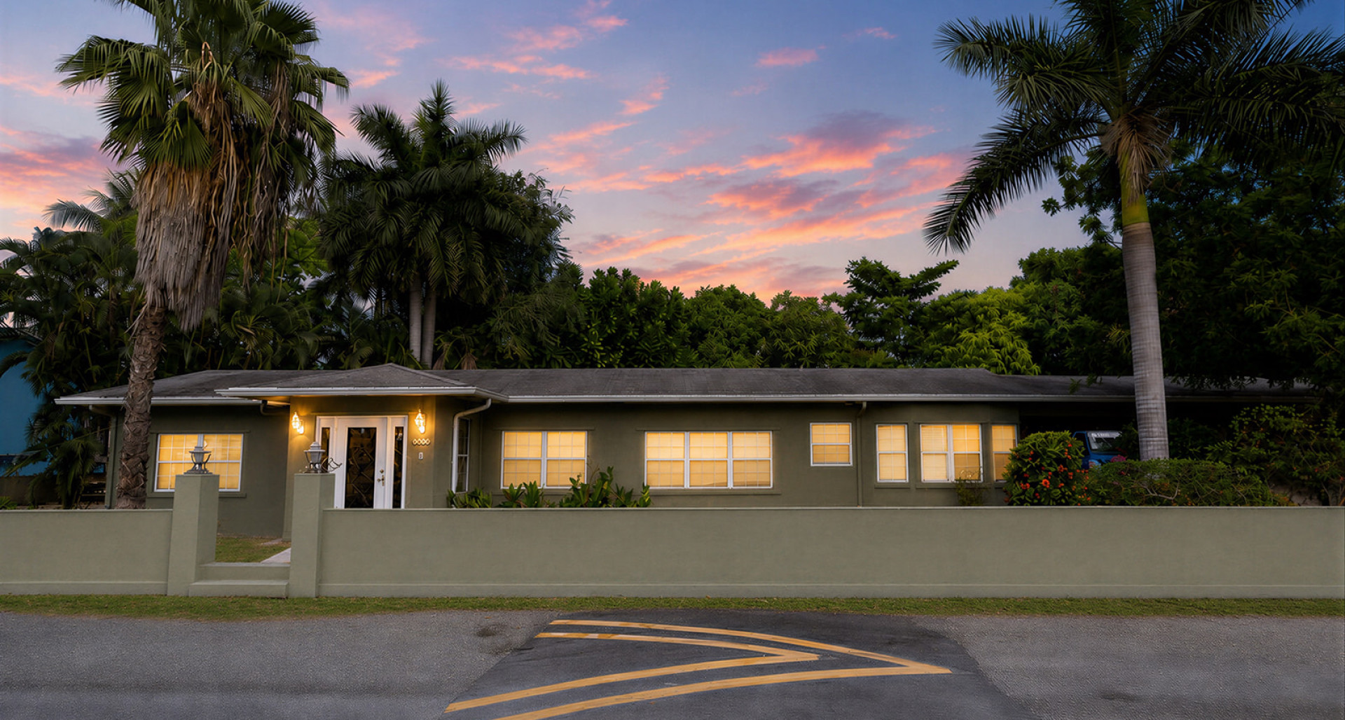 4 bedroom home with 2 cottages