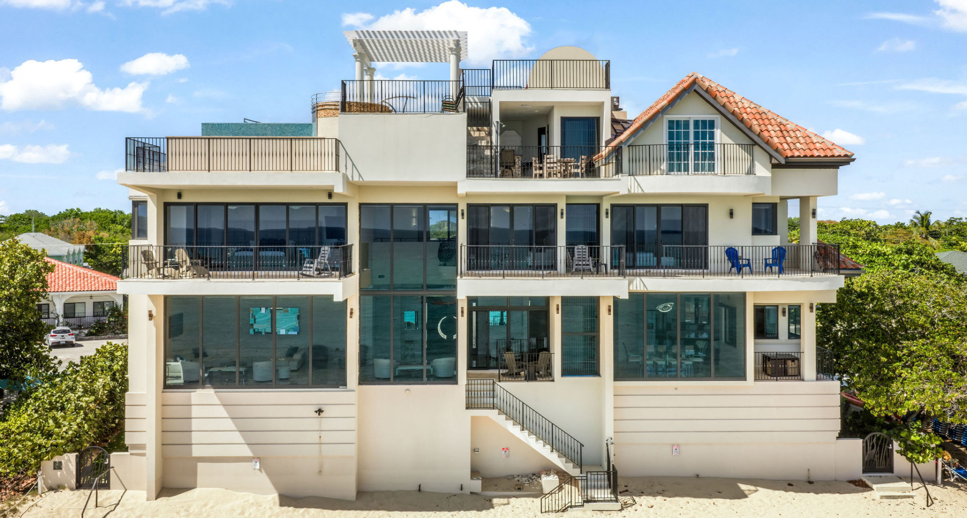 Oasis 7 – Beachfront Estate image 3