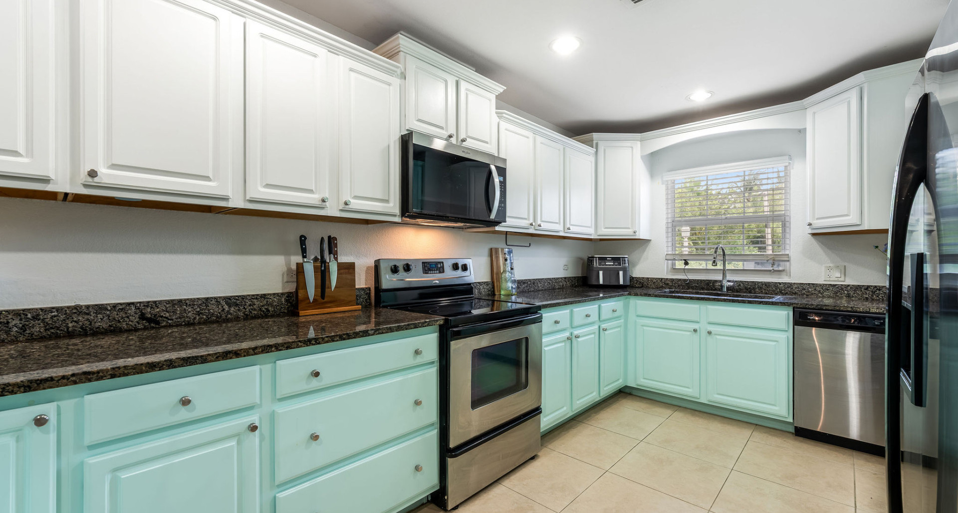 Canal Front Large 2 bed 2.5 bath Townhome in Omega Bay with Dock Space image 3