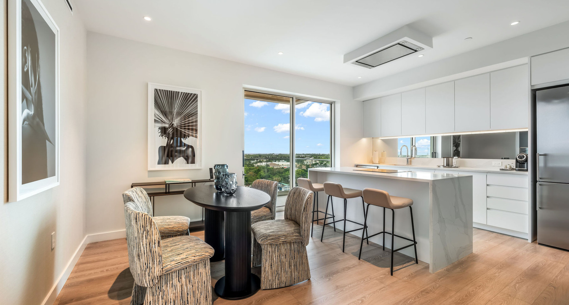 8TH FLOOR ONE GT 1 BED + DEN INCOME PRODUCING image 3