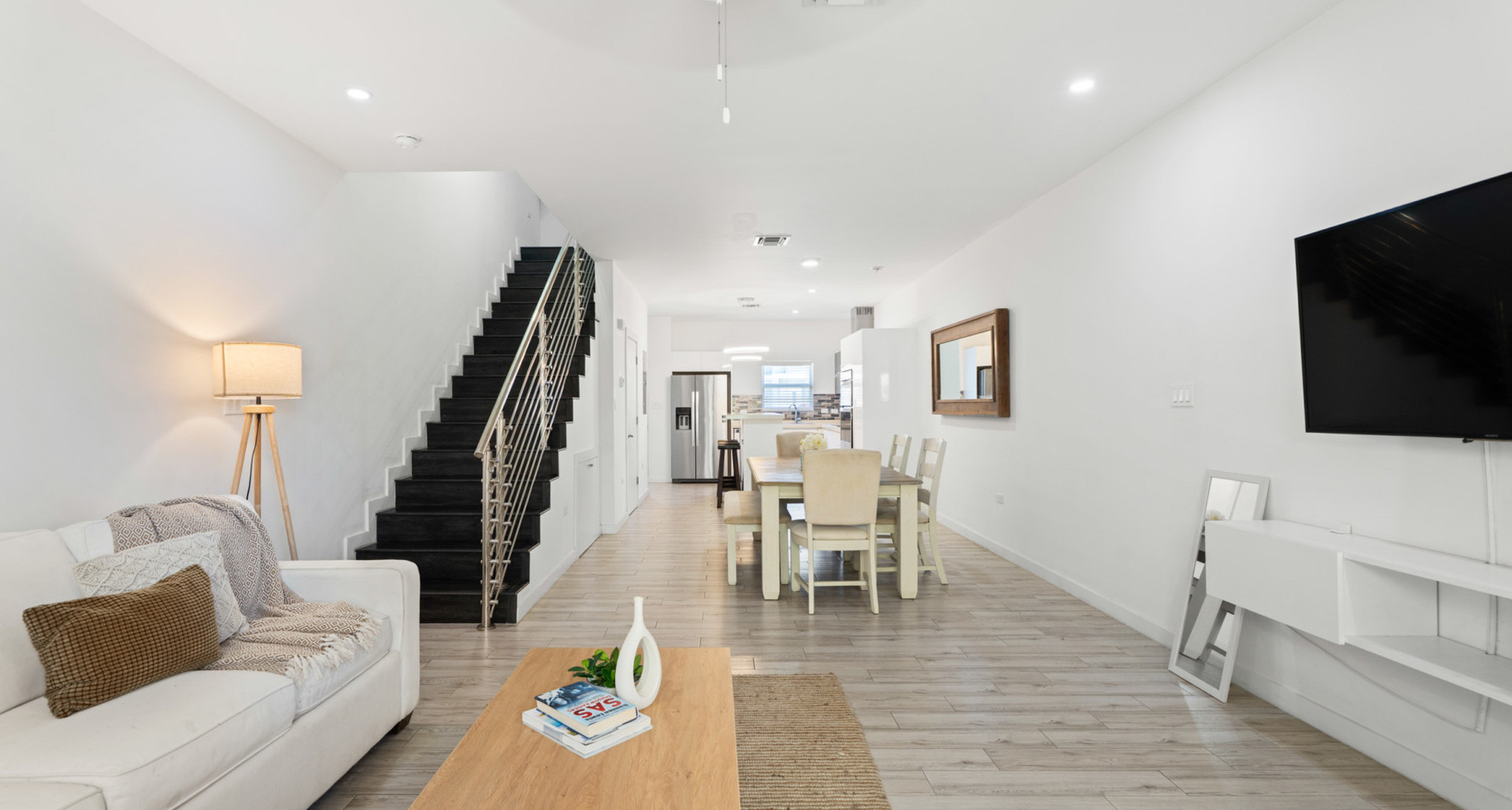 20 OCEAN REACH- CHARMING 2-BED/ 3-BATH IN AWESOME LOCATION image 2