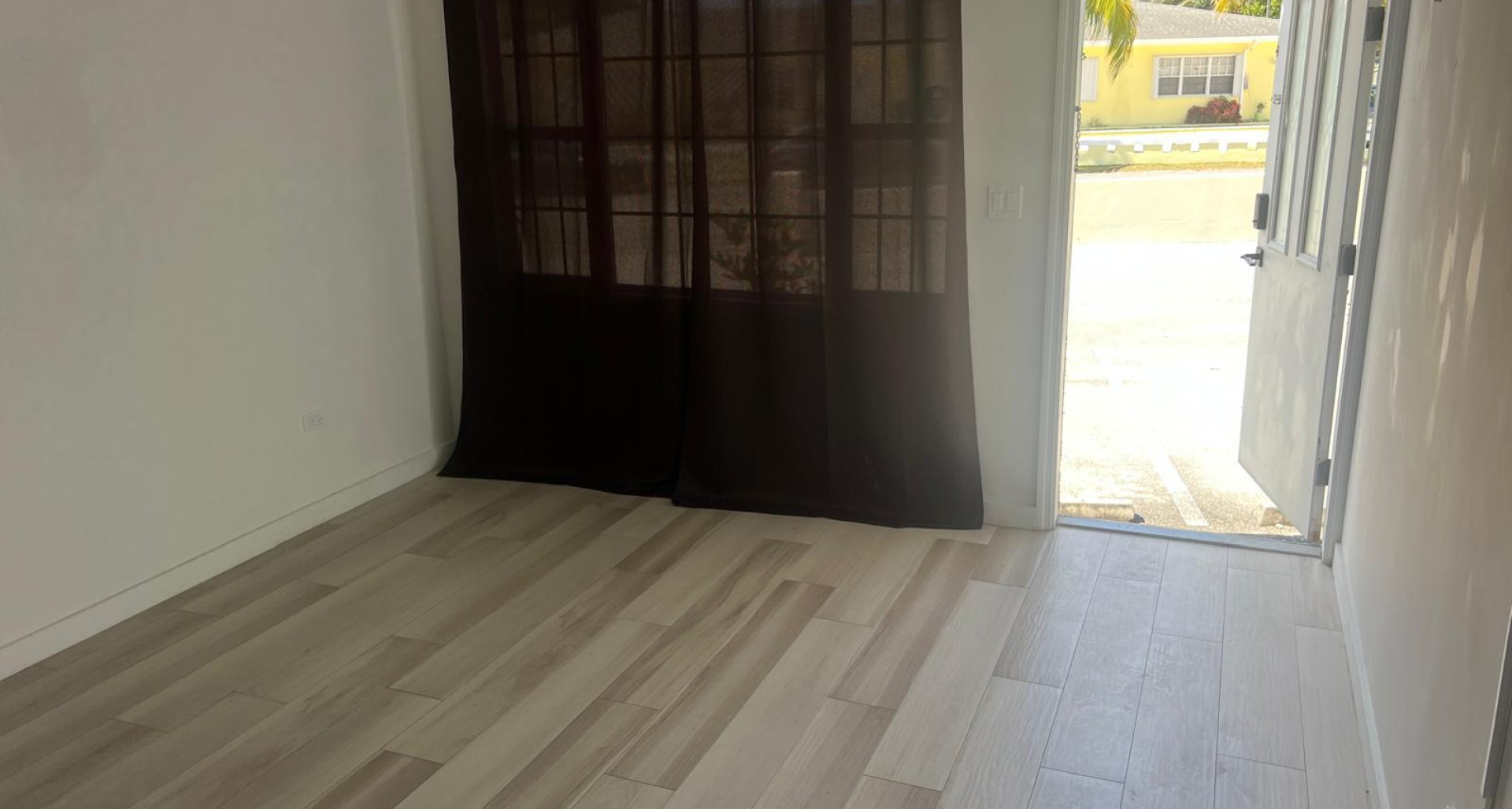 Sandalwood #3, 1 Bedroom 1 Bathroom image 3